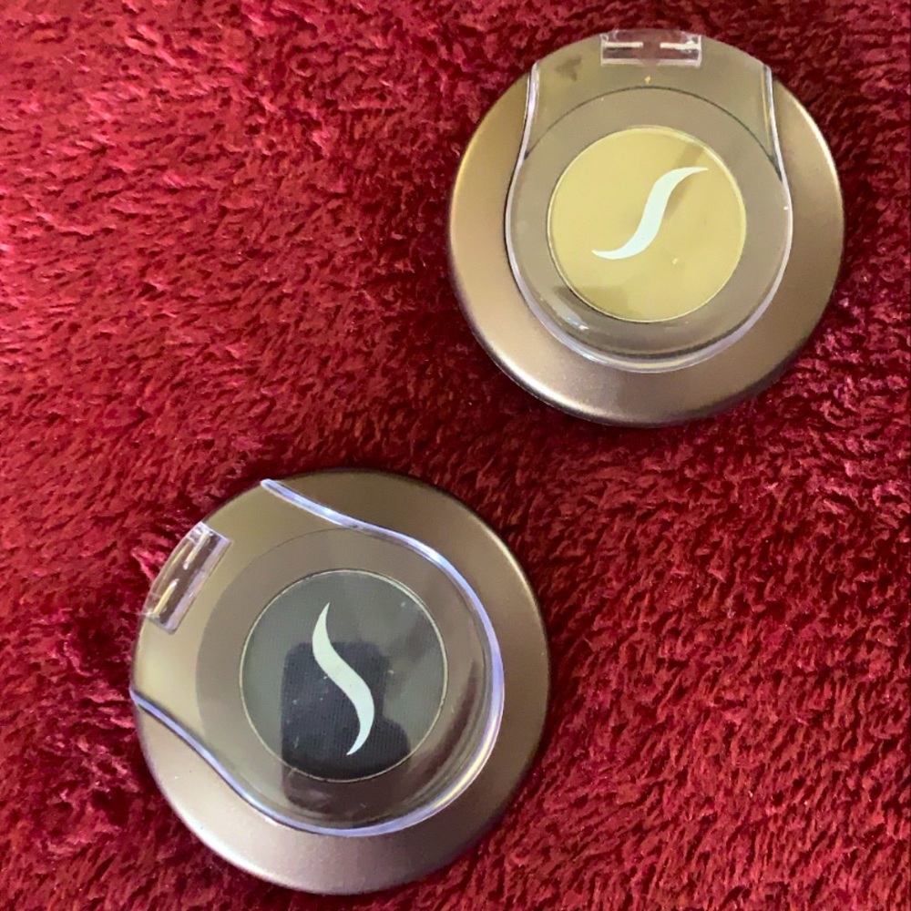 2 mineral Botanical eye shadows